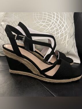 Kelly & Katie Black Espadrille Wedge Sandals